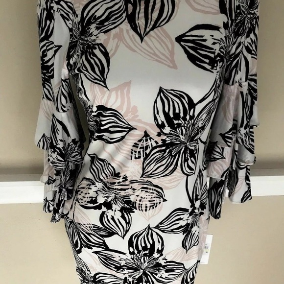 Calvin Klein - Picture 2 of 5